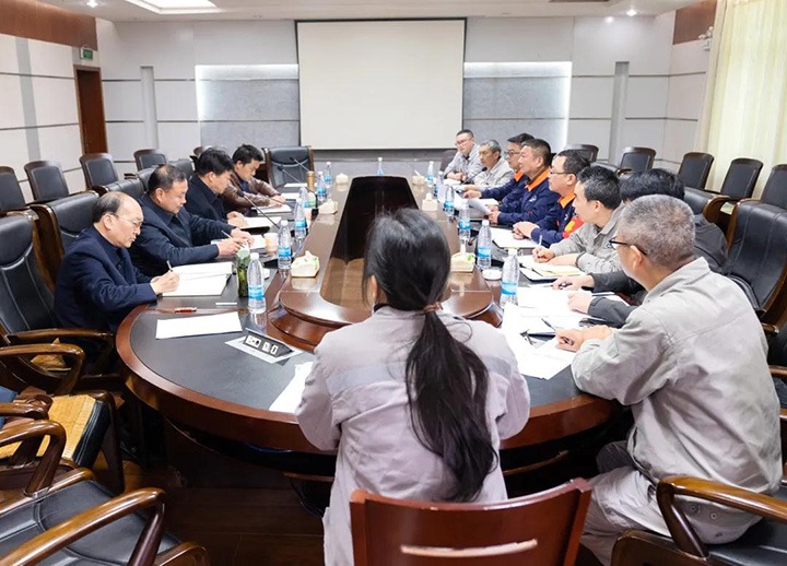 云煤（pp电子）集团总司理助理陈家昆一行到解化化工分公司调研“三供一业”疏散移交事情