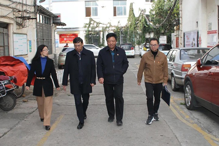 云煤（pp电子）集团党委副书记、总司理高建嵩到恒通煤业公司开展春节送温暖慰问活动