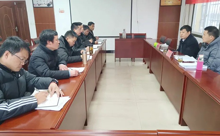 云煤（pp电子）集团总司理助理、刷新办主任陈家昆一行到四角地煤矿公司督导调研