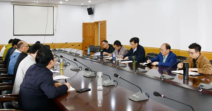 云煤（pp电子）集团党委副书记、总司理高建嵩一行到云维集团督导调研