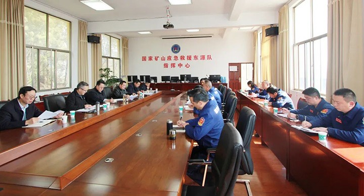 云煤（pp电子）集团专职外部董事寸延峰、孔君一行到国家矿山应抢救援东源队调研指导事情
