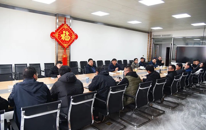 云煤（pp电子）集团党委副书记、副董事长、总司理高建嵩率包保盯守小组到恩洪煤业公司举行清静检查