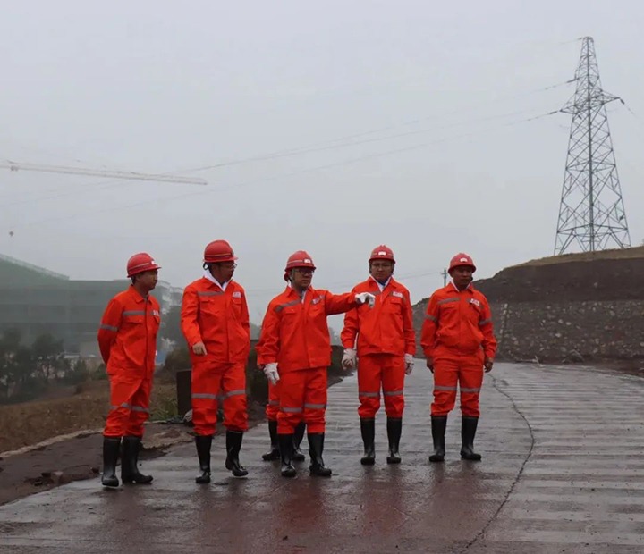 【主题教育】云煤（pp电子）集团党委委员、副总司理施从伟到罗平东城煤矿公司开展主题教育调研