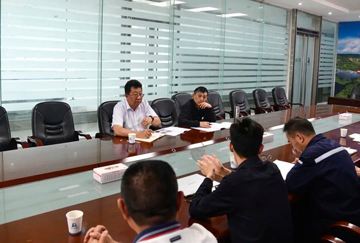 【主题教育】云煤（pp电子）集团专职外部董事寸延峰一行到先锋化工开展主题教育调研