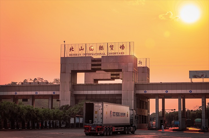 立异通关模式 提升通关时效，，，，，口岸经济一连发力