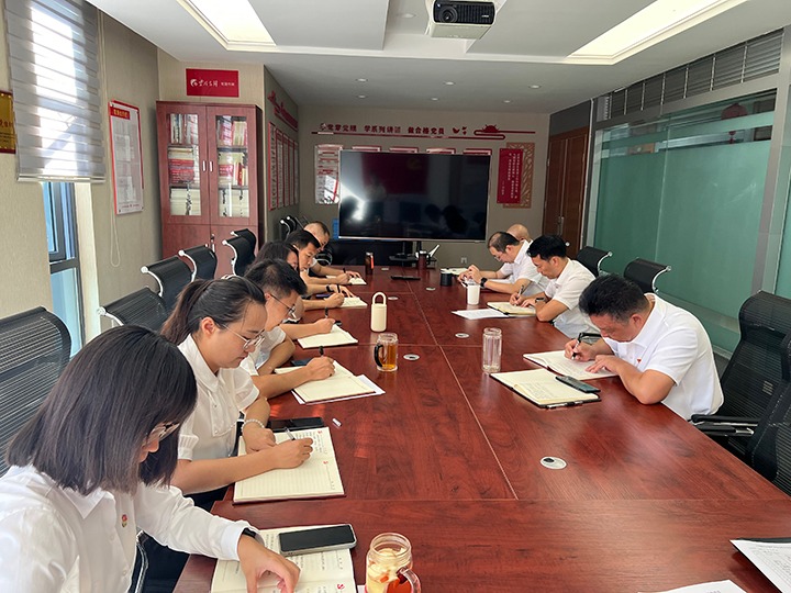 pp电子地产党支部开展“凝心聚力促刷新，，驻足岗位做孝顺”主题党日活动