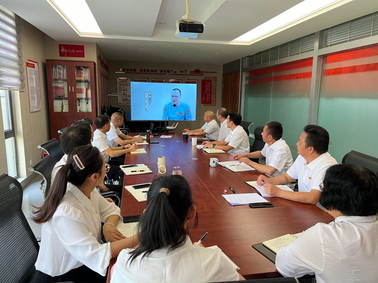 pp电子地产党支部组织开展“以案为鉴 明纪守廉”警示教育活动